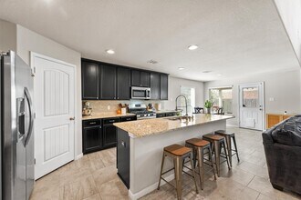 12410 Lake Portal Dr in Houston, TX - Building Photo - Building Photo