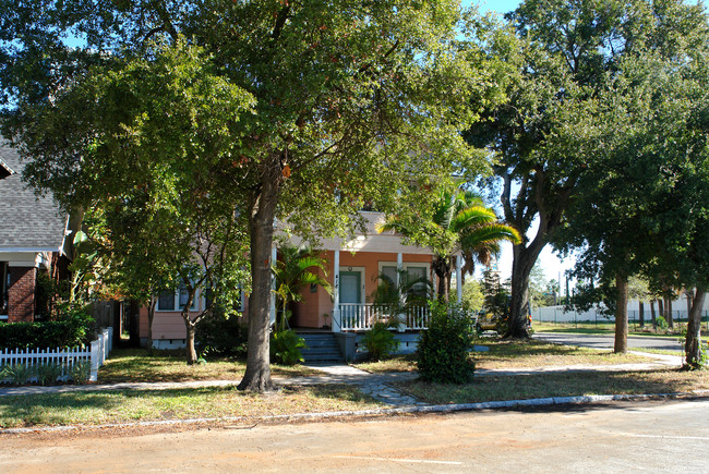 418 5th St S in St. Petersburg, FL - Building Photo - Building Photo