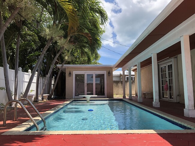 909 17th Ter in Key West, FL - Building Photo - Building Photo