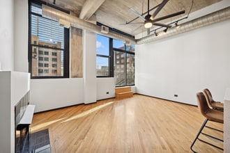 843 W Adams St, Unit 407 in Chicago, IL - Foto de edificio - Building Photo