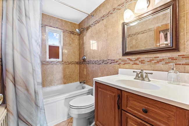 1318 E 58th St, Unit 1 in Brooklyn, NY - Building Photo - Building Photo