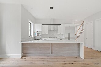 94 Thurston Rd in Newton, MA - Building Photo - Building Photo