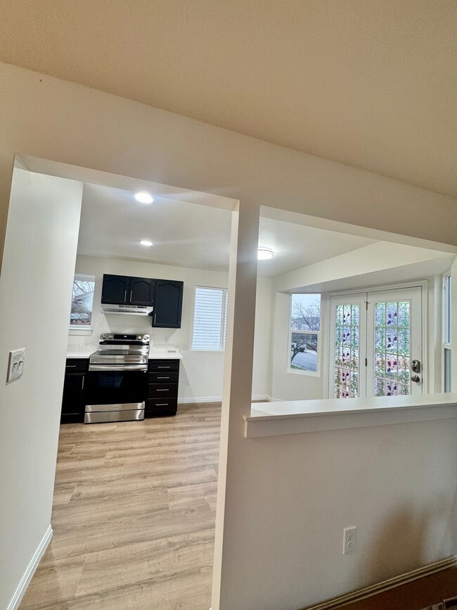 917 N Dorothea Way in Salt Lake City, UT - Foto de edificio - Building Photo