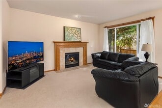 8019 NE 179th Pl in Kenmore, WA - Building Photo - Building Photo