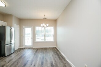 102 Enclave Dr in Villa Rica, GA - Foto de edificio - Building Photo