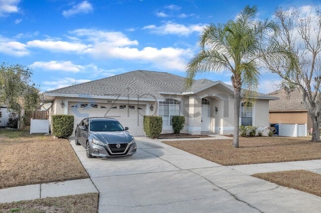 2012 Dumont Dr in Valrico, FL - Building Photo - Building Photo