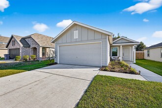 228 Laura Leigh Ln in Angleton, TX - Building Photo - Building Photo