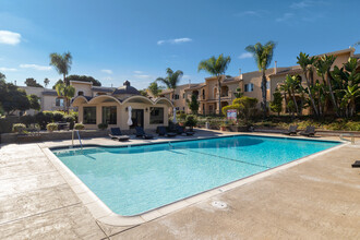 Loma Village Apartments in San Diego, CA - Foto de edificio - Building Photo