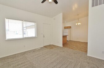 482-484 NW Wood Duck Pl in Mountain Home, ID - Building Photo - Building Photo