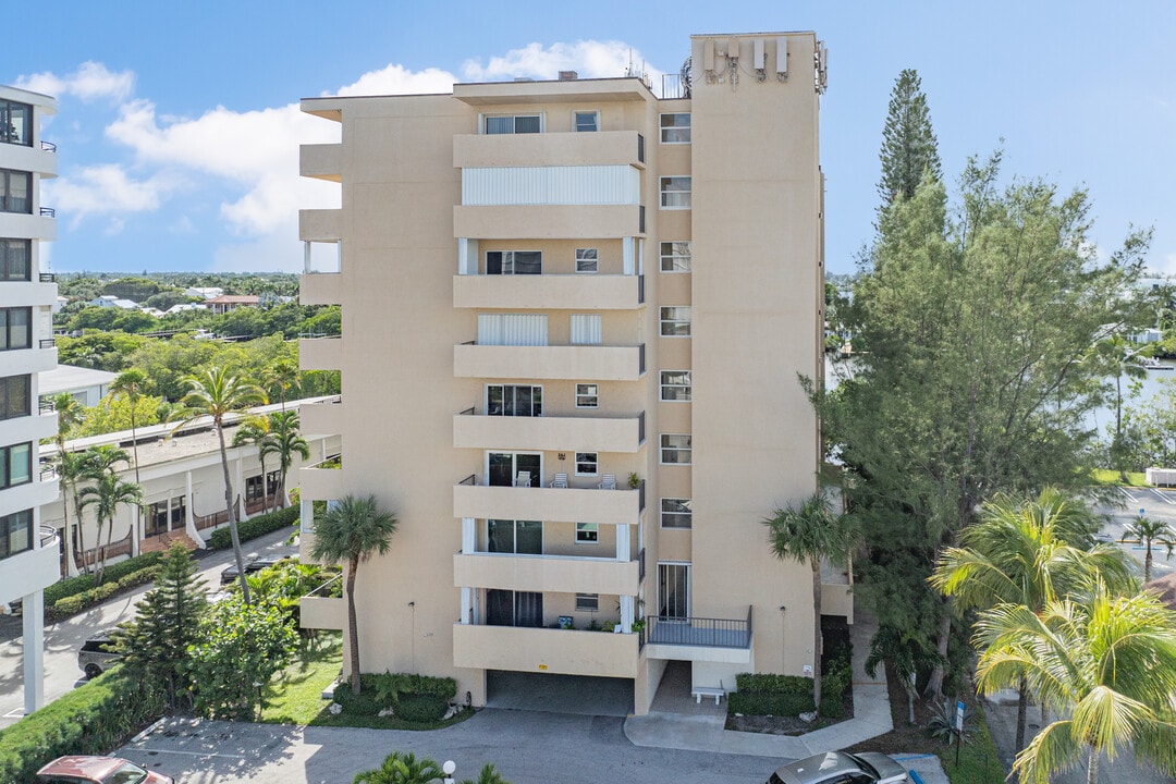 Horizon West in Palm Beach, FL - Building Photo