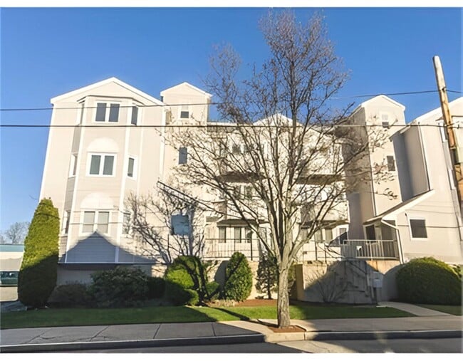 620 Boston Ave, Unit 5E in Medford, MA - Building Photo - Building Photo