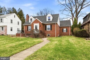 30 Upper Ferry Rd in Ewing Township, NJ - Building Photo