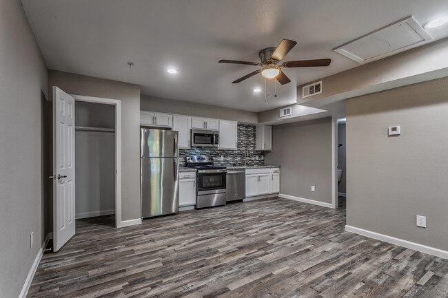 Cottonwood Park Village in Grand Prairie, TX - Building Photo - Interior Photo