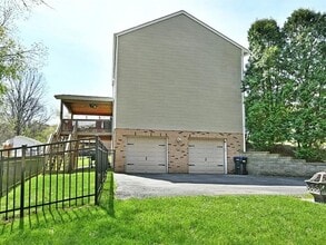 290 Shady Glen Dr in Coraopolis, PA - Building Photo - Building Photo