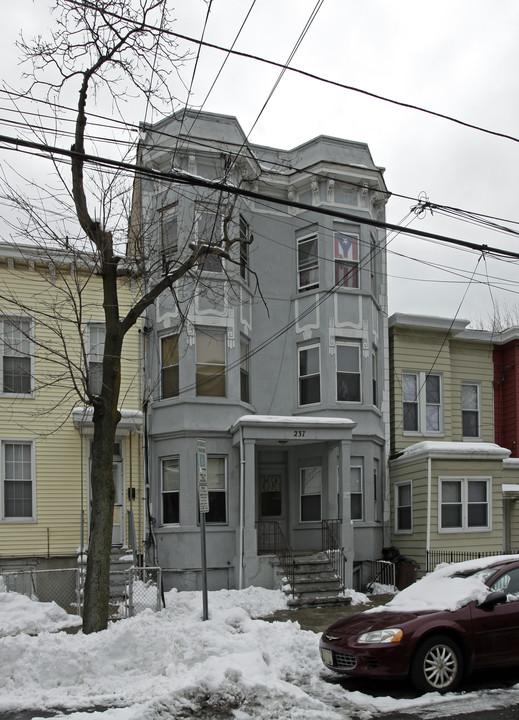 237 Bowers St in Jersey City, NJ - Building Photo