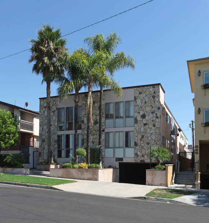 630 E Orange Grove Ave in Burbank, CA - Building Photo