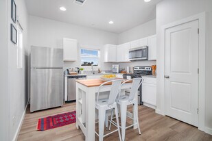 North Creek Cottages in Comfort, TX - Building Photo