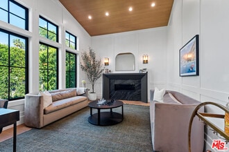 16712 Addison St in Los Angeles, CA - Building Photo - Building Photo