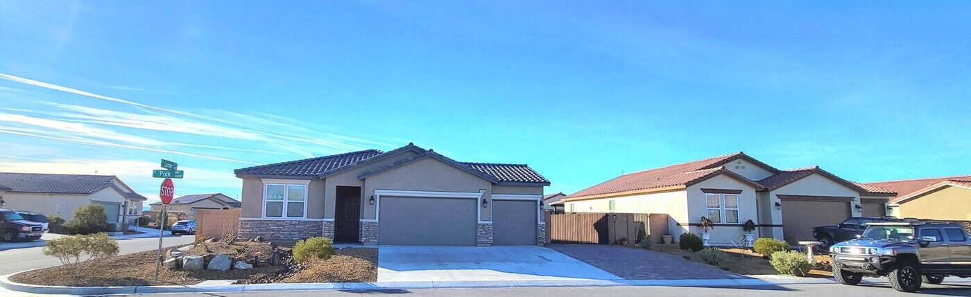 3645 E Polk Ave in Pahrump, NV - Building Photo