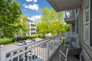 30 Freedom Way in Jersey City, NJ - Building Photo
