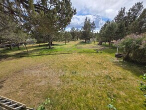 8115 SW Crater Loop Rd in Terrebonne, OR - Building Photo - Building Photo