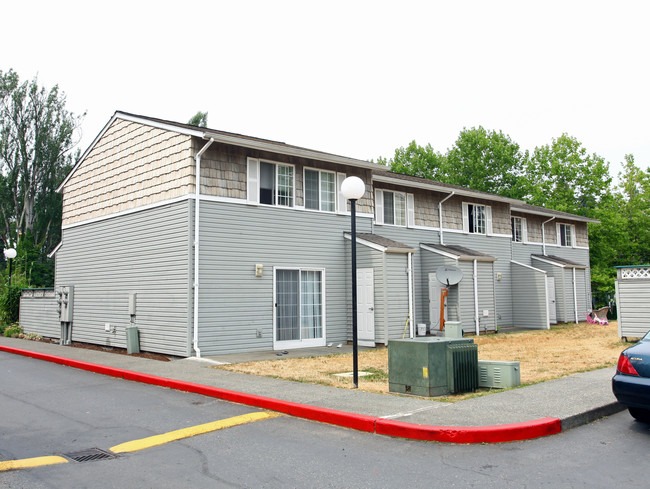 Green Leaf Apartments in Kenmore, WA - Building Photo - Building Photo