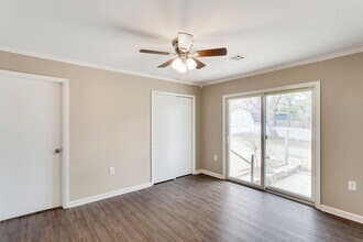 1236 E Township St in Fayetteville, AR - Building Photo - Building Photo