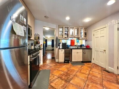 24 Burton St, Unit 22 in Boston, MA - Foto de edificio - Building Photo