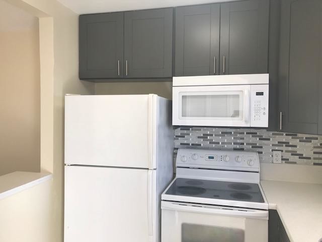 9851 Sandalfoot Blvd-Unit -217 in Boca Raton, FL - Foto de edificio - Building Photo