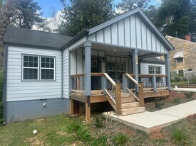 1841 Bayberry Dr SW in Atlanta, GA - Building Photo