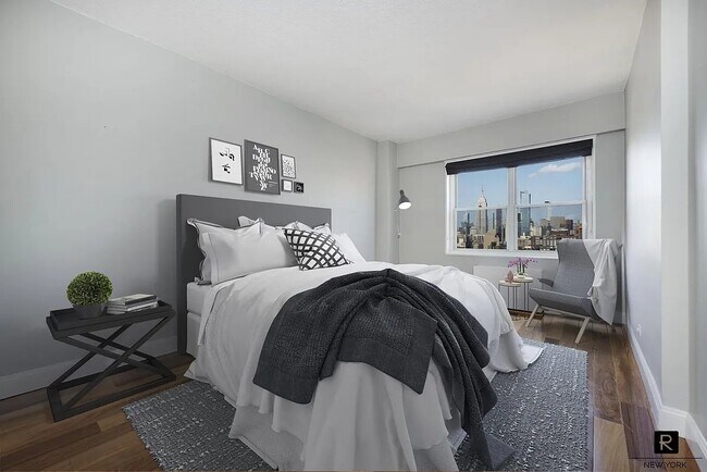 60 E 8th St in New York, NY - Building Photo - Building Photo