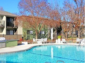 Riverside Villas in Sacramento, CA - Building Photo