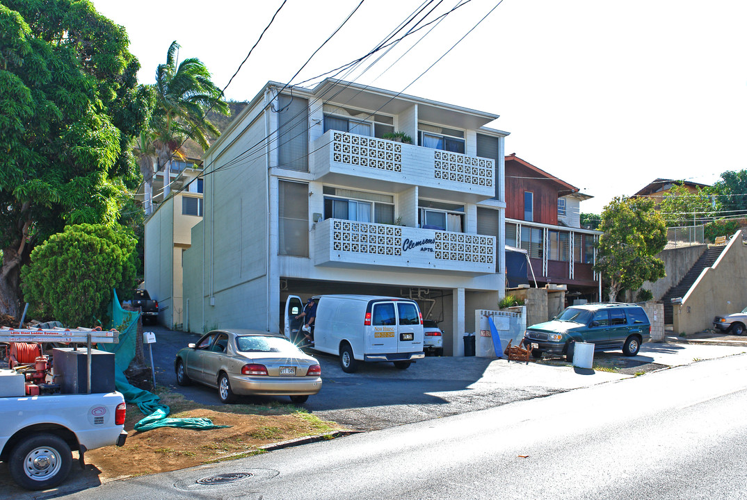 Clemsons Apartments in Honolulu, HI - Building Photo