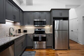 10 W Main St in Cartersville, GA - Foto de edificio - Building Photo