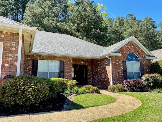 627 Hampshire Dr in Brandon, MS - Building Photo - Building Photo