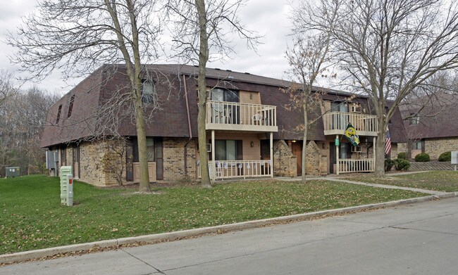 Rivershire in Milwaukee, WI - Foto de edificio - Building Photo