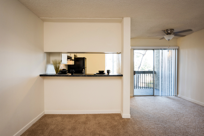 Elan Mesa Lofts in La Mesa, CA - Building Photo - Building Photo