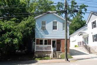 421 W Main St in Williamsburg, OH - Building Photo - Building Photo