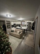 118 N Wisconsin St in Fall Creek, WI - Foto de edificio - Building Photo