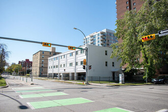 Central Beltline Apartments in Calgary, AB - Building Photo - Building Photo