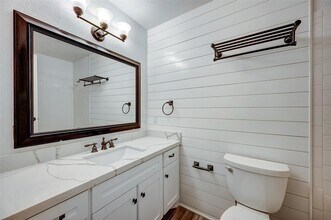 7950 N Stadium Dr in Houston, TX - Building Photo - Building Photo