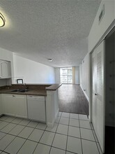 5091 NW 7th St in Miami, FL - Building Photo - Building Photo