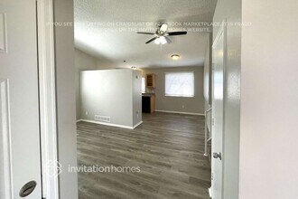 18788 E Carmel Cir in Aurora, CO - Building Photo - Building Photo
