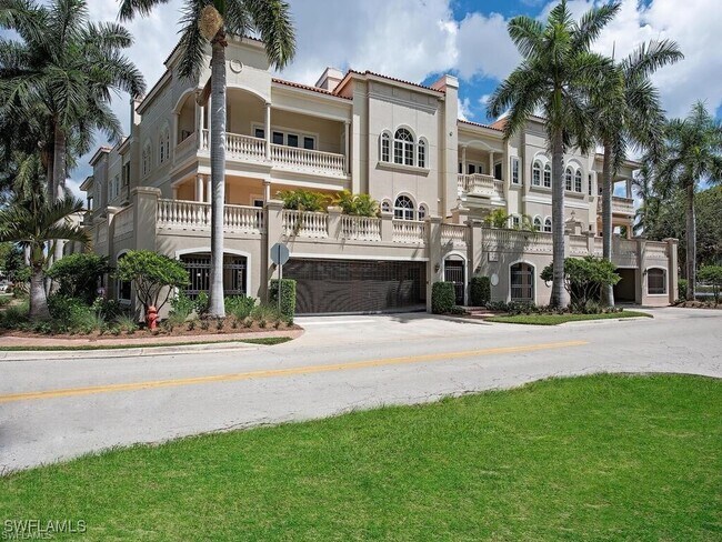 627 6th Ave S in Naples, FL - Building Photo - Building Photo