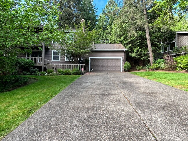 property at 7 Walking Woods Dr