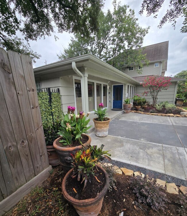 5010 Mayfair St in Bellaire, TX - Building Photo - Building Photo