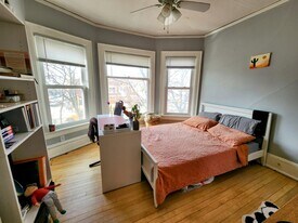 2206 E Locust St, Unit 2120 in Milwaukee, WI - Building Photo