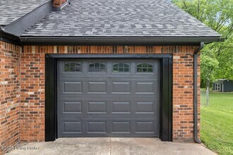 2222 Elmcrest Dr in Bardstown, KY - Foto de edificio - Building Photo