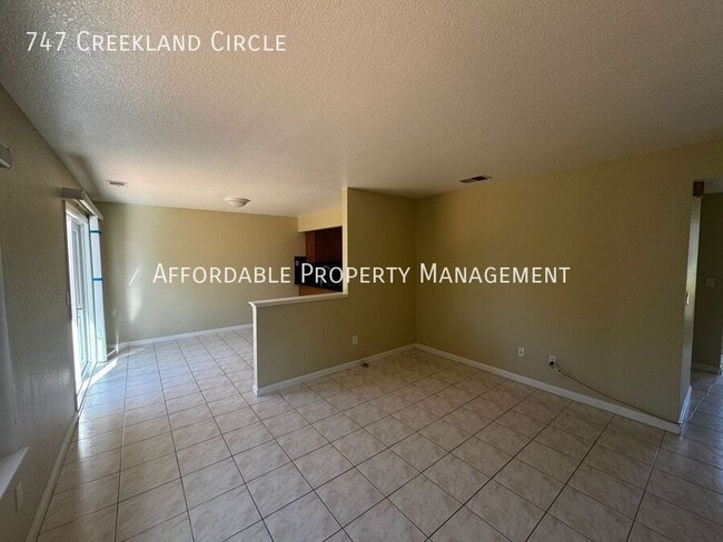 747 Creekland Cir in San Jose, CA - Foto de edificio - Building Photo