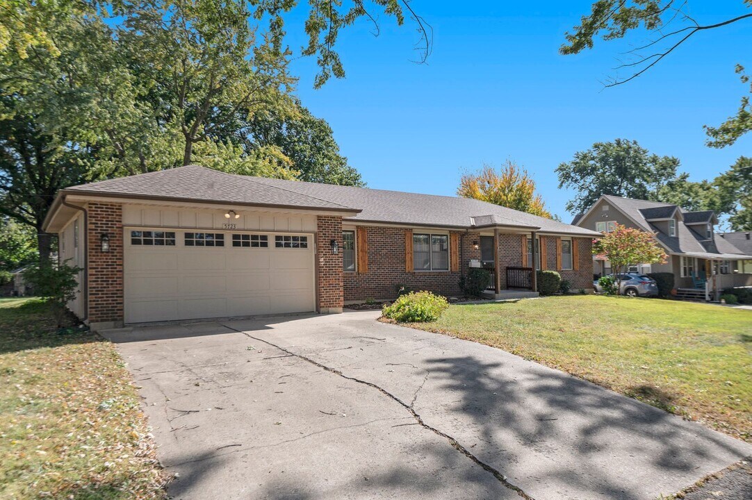 5723 Halsey St in Shawnee, KS - Building Photo
